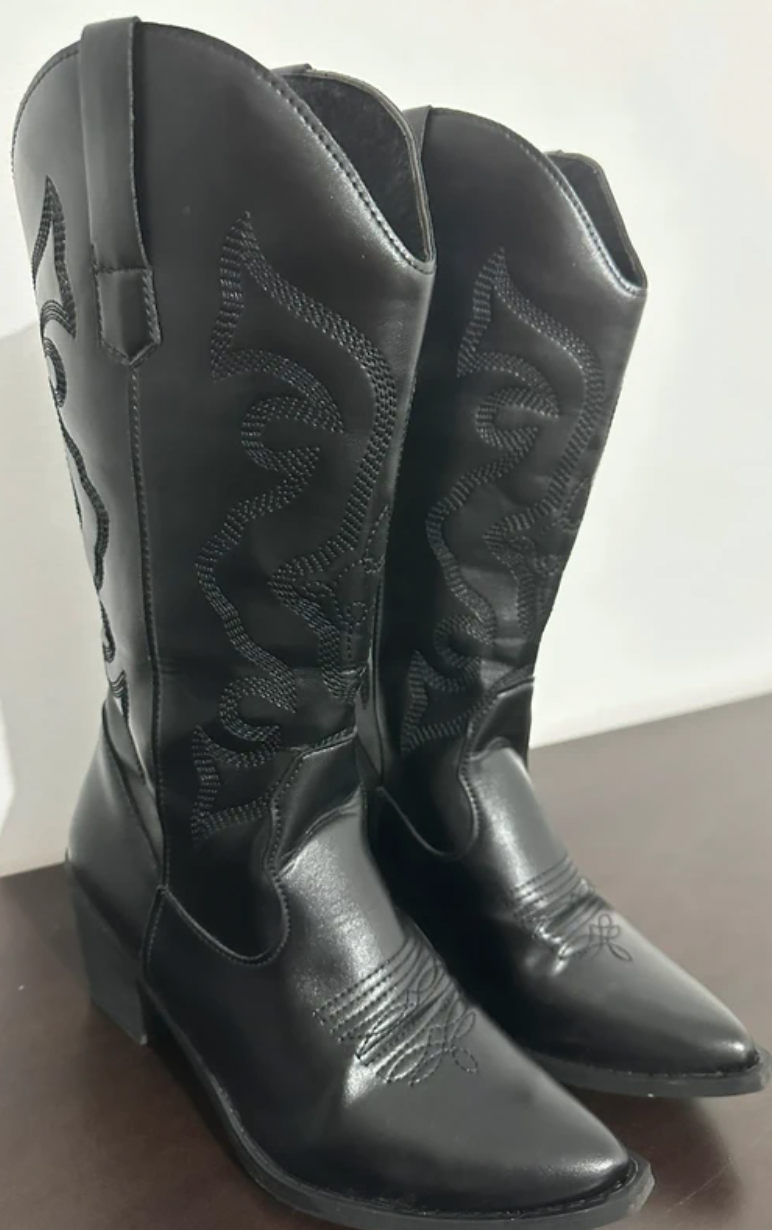 <p><strong>WHEN ORDERS TURN INTO STORIES</strong></p>