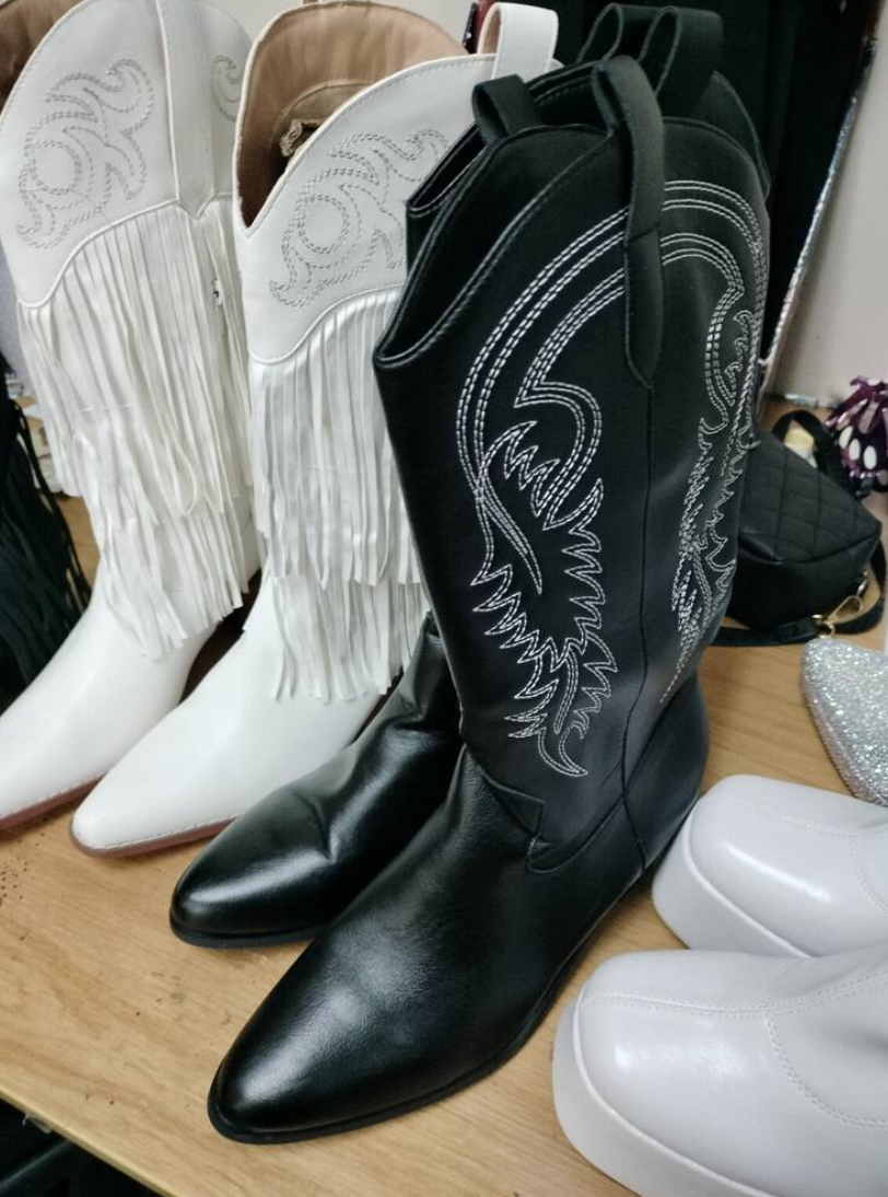 <p><strong>WHEN ORDERS TURN INTO STORIES</strong></p>