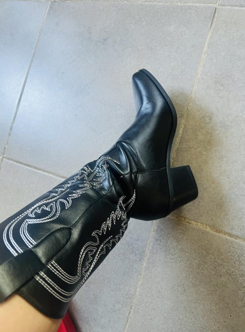 <p><strong>WHEN ORDERS TURN INTO STORIES</strong></p>