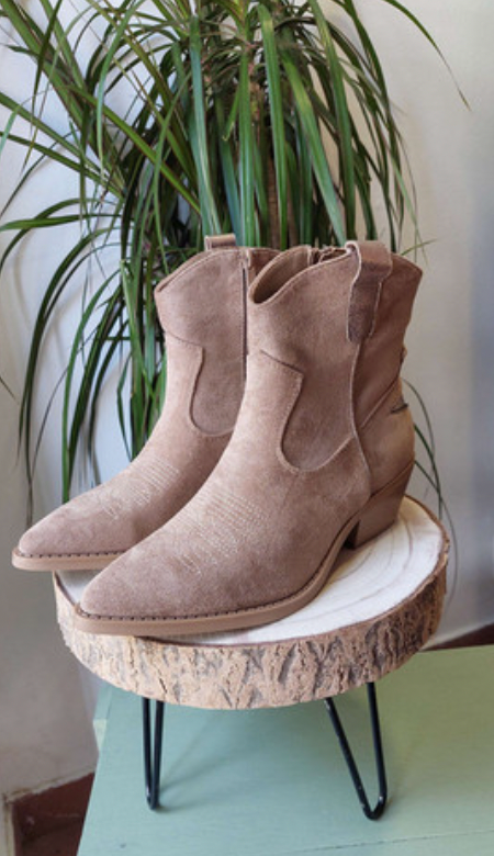 <p><strong>WHEN ORDERS TURN INTO STORIES</strong></p>